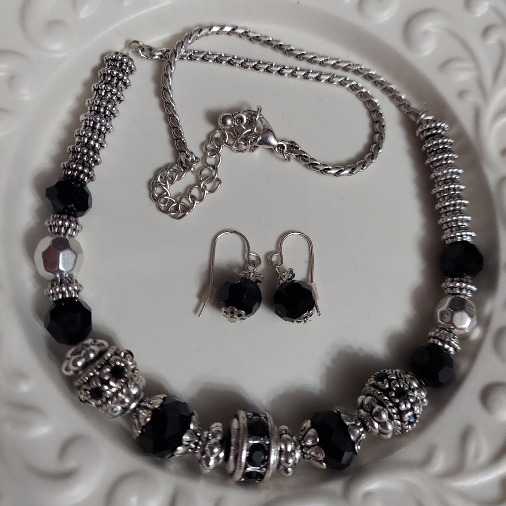 'Rain' Textured Silver/Faceted Black Bead Neck